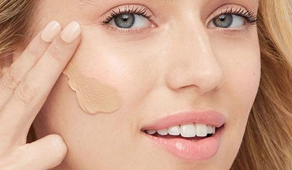 تفاوت کرم‌پودر، بی‌بی کرم و سی‌سی کرم؛ کدام‌یک برای استفاده روزانه بهتر است؟